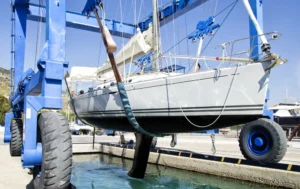 Renowacja łódki – kiedy ją przeprowadzić, jakich preparatów użyć?